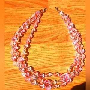 P**  Vintage ladies pink necklace with silvertone beads